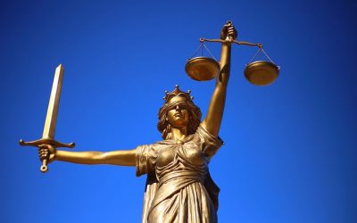 Nessun tifo, nessuna idolatria dell’autorità o dell’obbedienza: solo rimuovendo il velo della tenebra la luce potrà prevalere